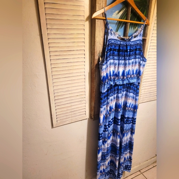 Blue Pattern Maxi Dress - Picture 2 of 5